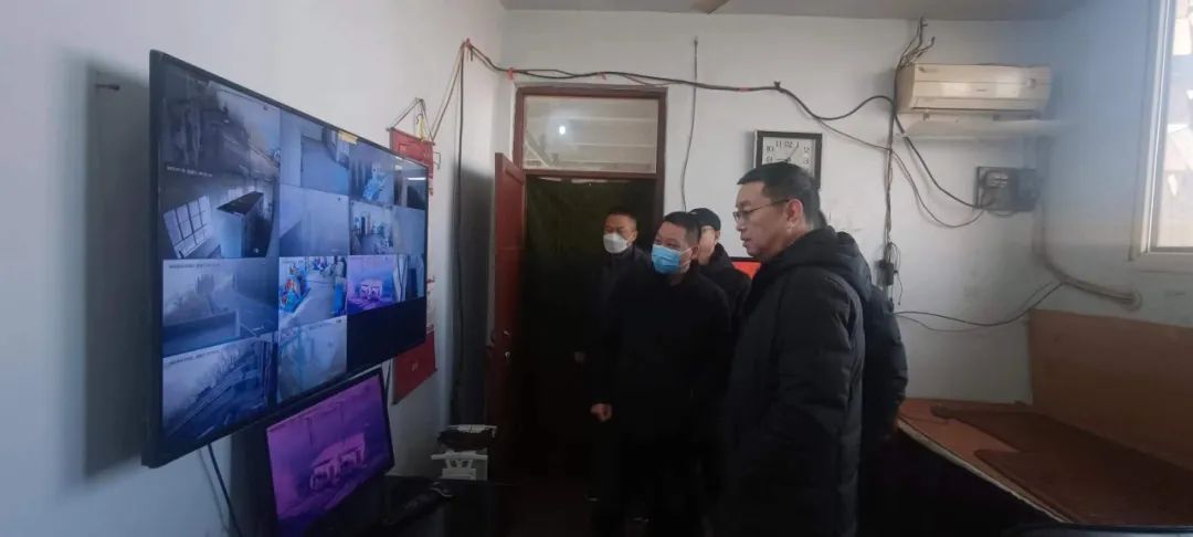 上,班,第,一天,公司,領(lǐng)導(dǎo),到,一線,檢查,慰問, . 上班第一天，公司領(lǐng)導(dǎo)到一線檢查慰問