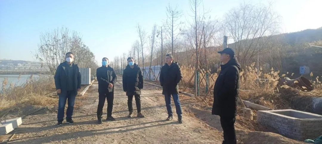 上,班,第,一天,公司,領(lǐng)導(dǎo),到,一線,檢查,慰問, . 上班第一天，公司領(lǐng)導(dǎo)到一線檢查慰問