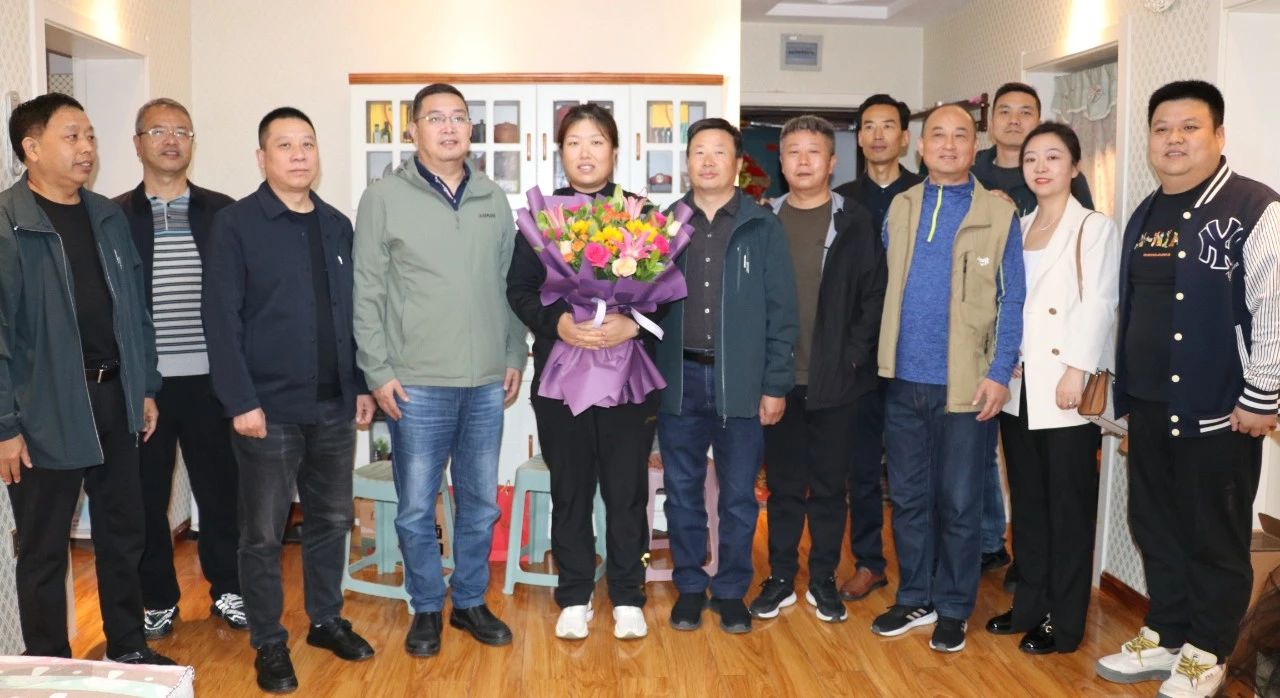 市,供水集,團,走訪,慰問,亞運,會冠,軍武,翠翠, . 市供水集團：走訪慰問亞運會冠軍武翠翠